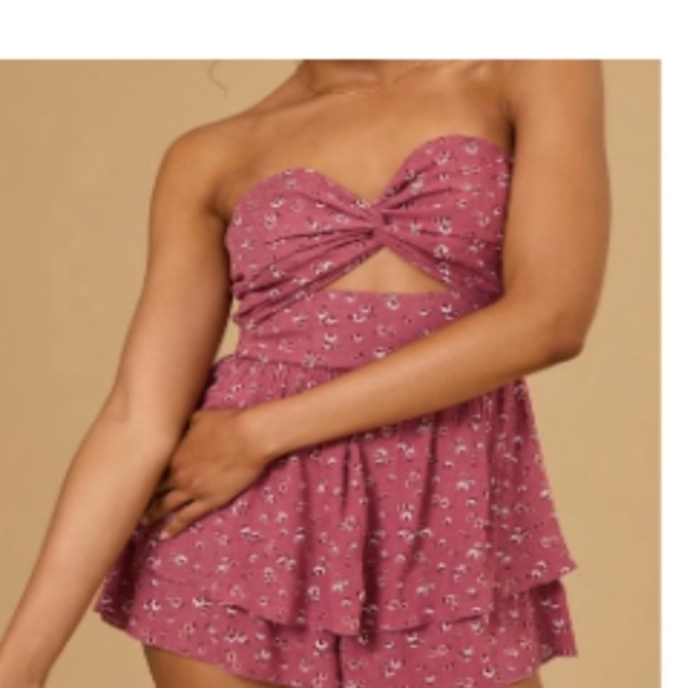 Altar'd State Melanie mauve floral strapless front cutout mini romper‎ size XS